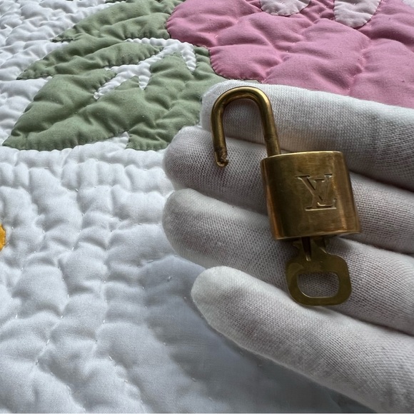 Louis Vuitton Brass Lock and Key 321 - Picture 14 of 16